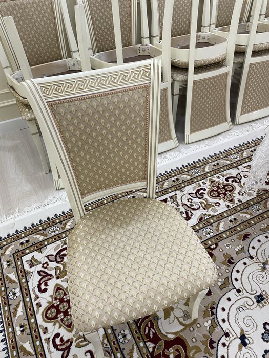 Гостиный стол со стульями 24 шт