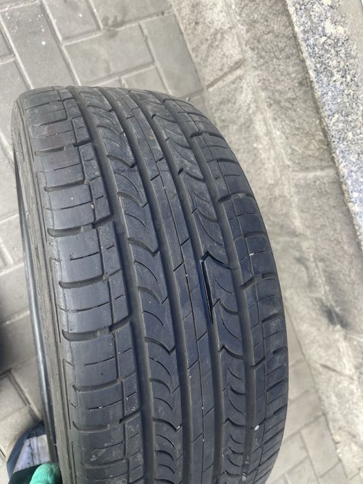 215 45 R17 1шт roadstone