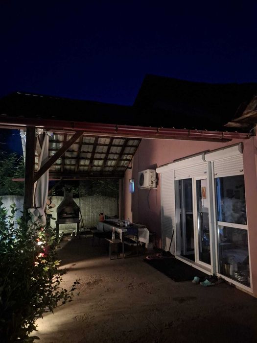 Vand casa frumoasa 5 camere cu gospodarie completa  teren 1800 m ,in Carna  Jud.Dolj