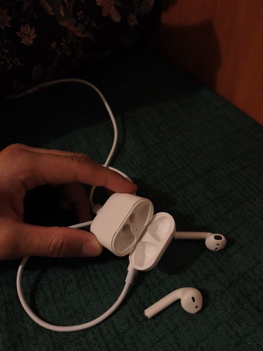 Vand Apple AirPods model A1602