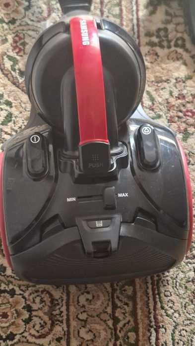 Продается оригинал Samsung пылесос.Отлично работает Идеал состояна