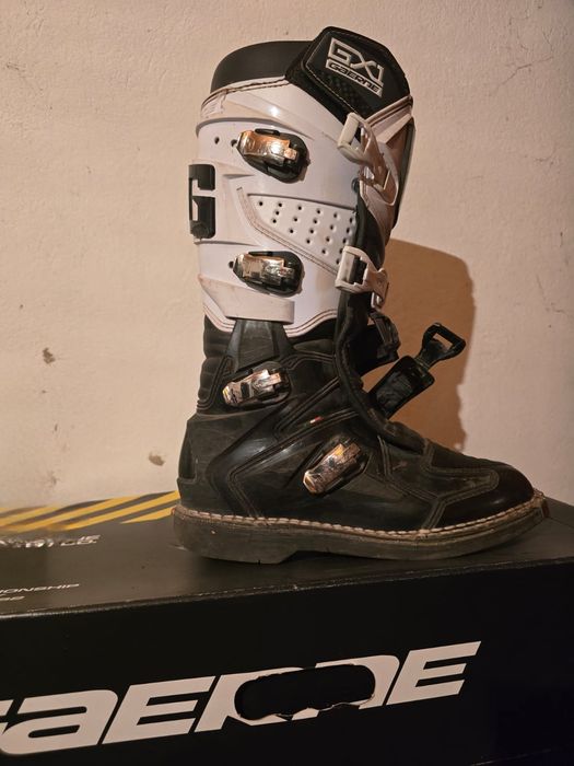 Продам мотоботы размер 43