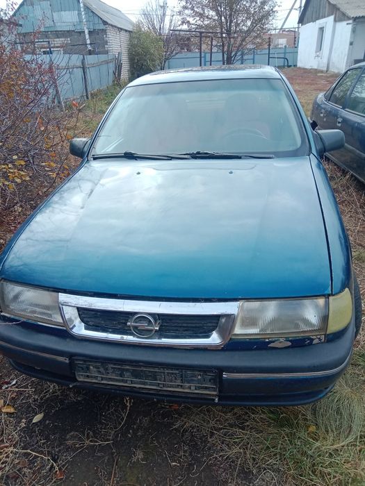 Авто Опель Вектра а объем 1,8