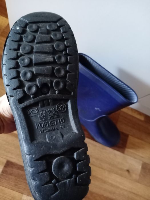 Резиновые сапоги