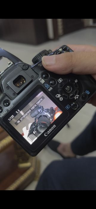 Canon 1000D 2ta obektiv bn rabochiy