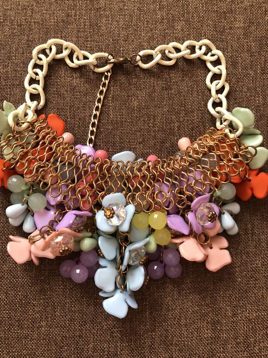 Ефектно дамско колие