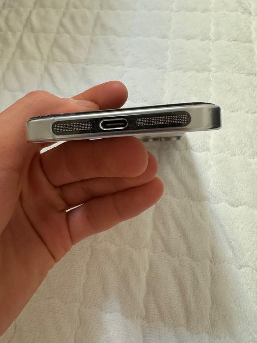 Продам айфон 16 про на 256 гб