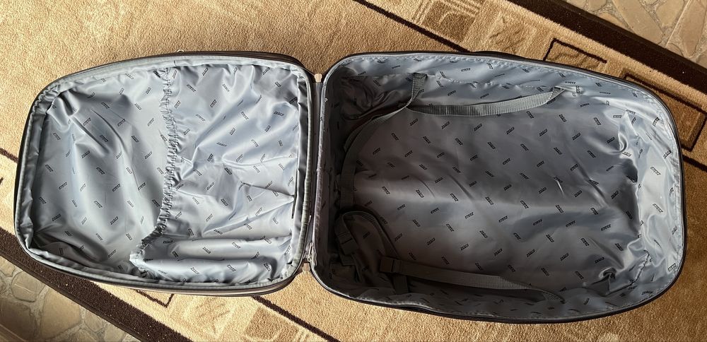 Кафяв куфар от плат