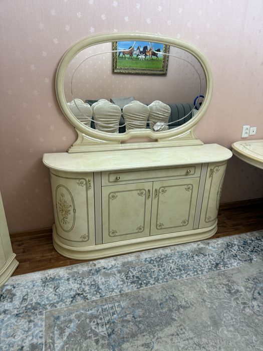 Стол+уголок+ камод+ горка