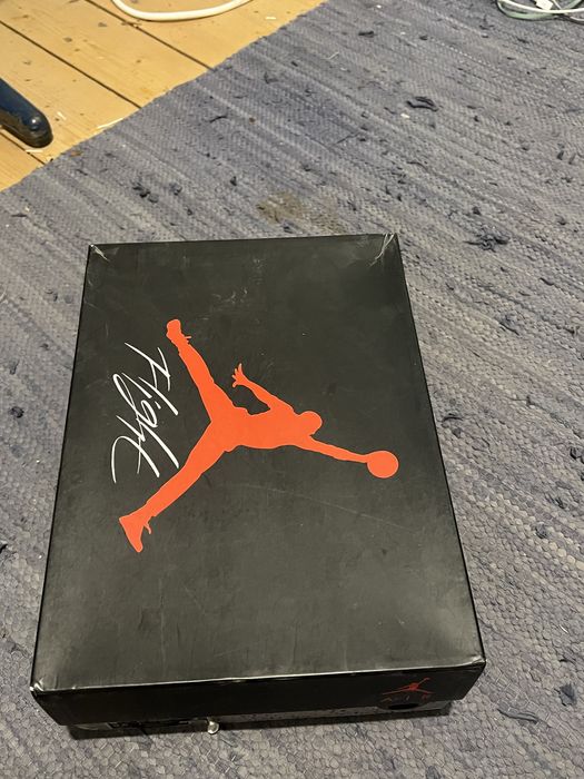 Jordan 4 red thunder