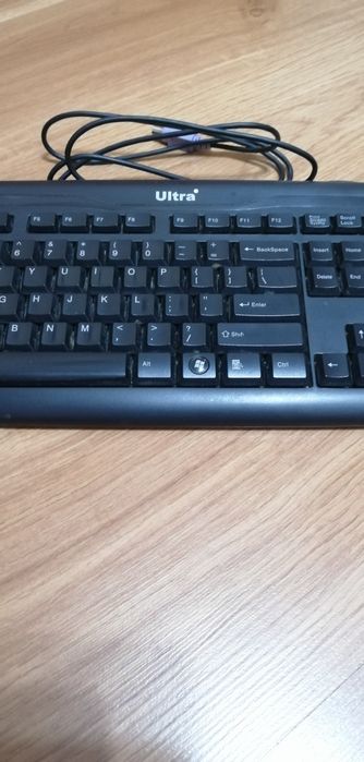 Vând tastatura "ULTRA"