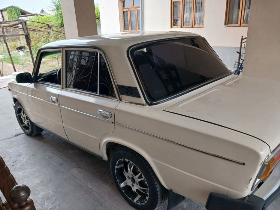 Vaz 2106 sotiladi.