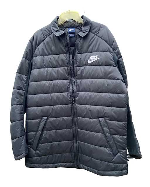 Geacă bărbătească Nike neagră, matlasată, groasă, L