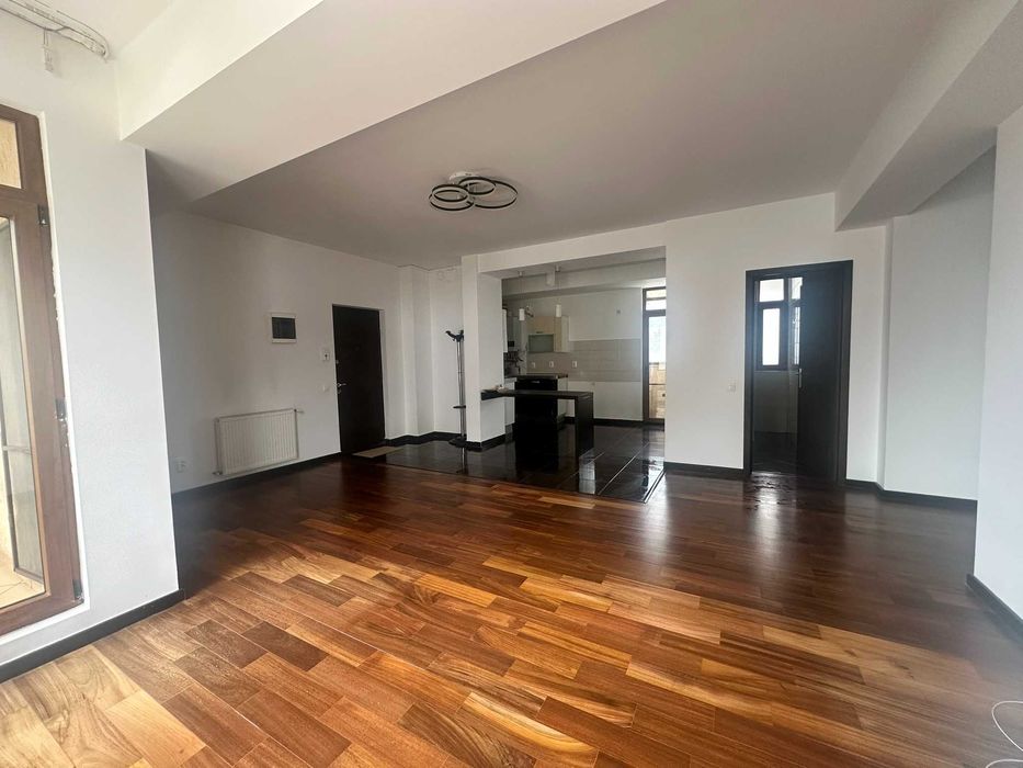 Inchiriez apartament 3 camere nemobilat zona Baneasa cu loc parcare