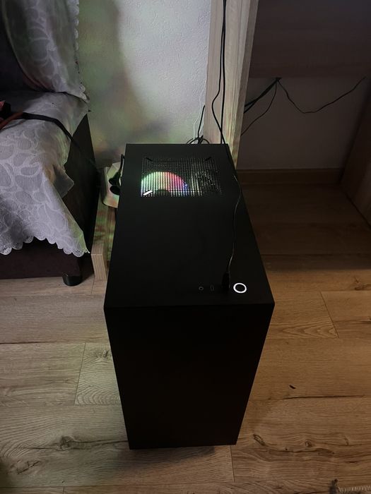 Геймърски компютър + монитор