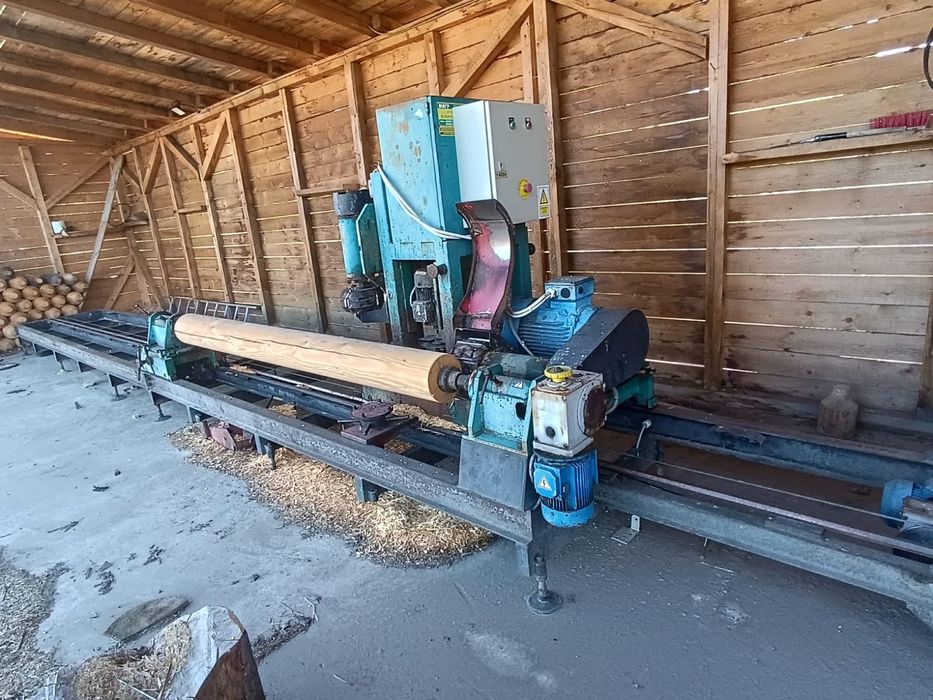 Vand sau schimb cu auto 4x4 sau teren zona Vatra Dornei mașina de cali