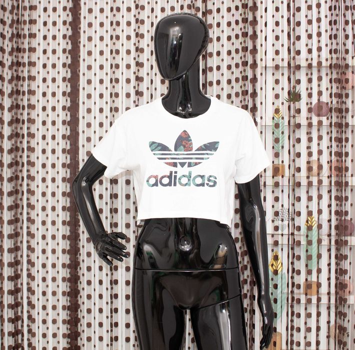 Adidas оригинална дамска тениска бяла кроп модел овърсайз XS/S