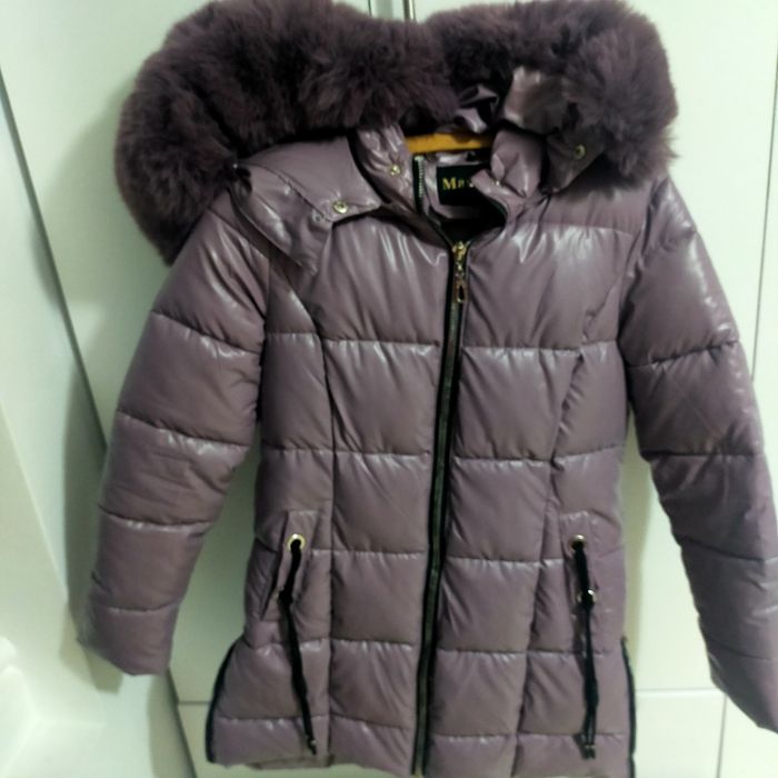 Vând geaca de iarna, foarte groasa,