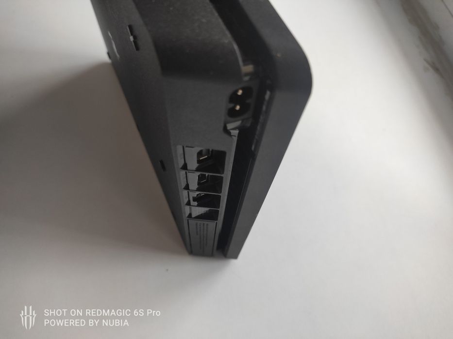 Продам play station 4 slim