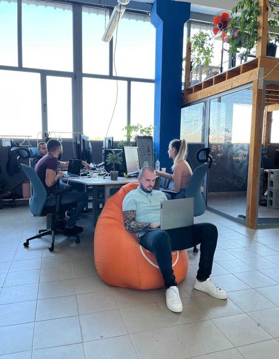 Дава се под наем Офис в Перник, Център - 300 кв.м за 153 € - Снимка #3