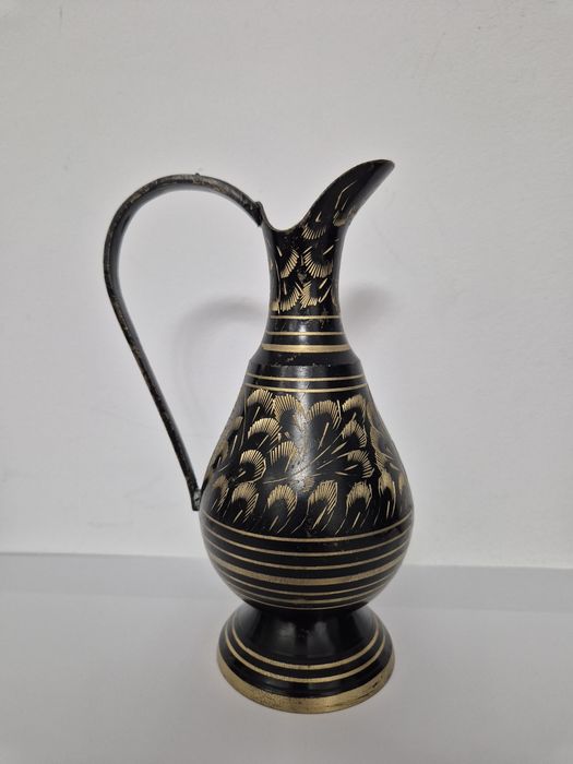 Set vaze / ulcioare decorative din aramă / alamă cu ornamente orientale și florale