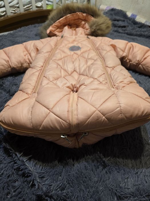 Продам зимний комбинезон для девочки 8о размер