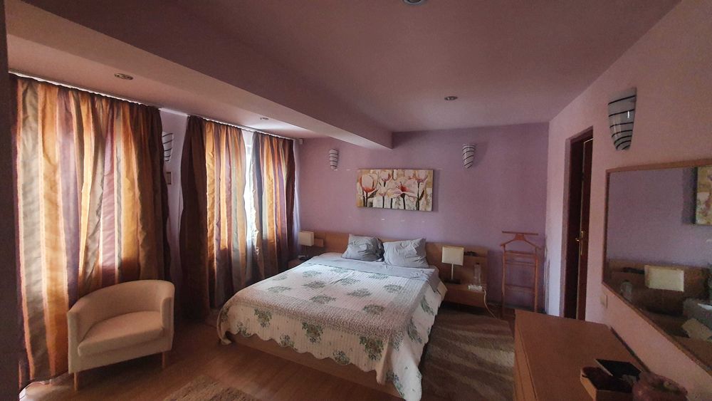 Vand Casa singur curte Brancoveanu, Alunisului, , 5 camere si 3 bai, 160 m.p..