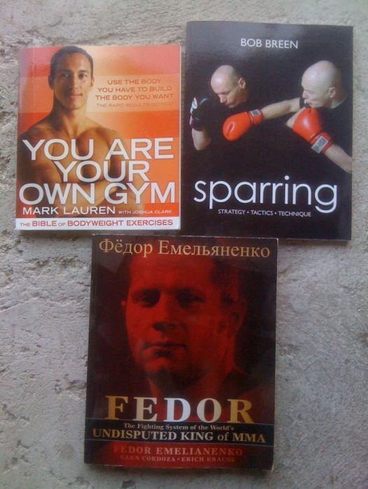 книга за БРУС ЛИЙ и други книги за бойни изкуства