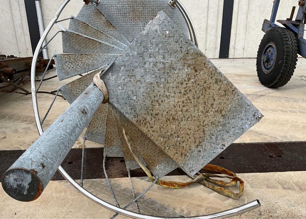 Scară spirală zincată