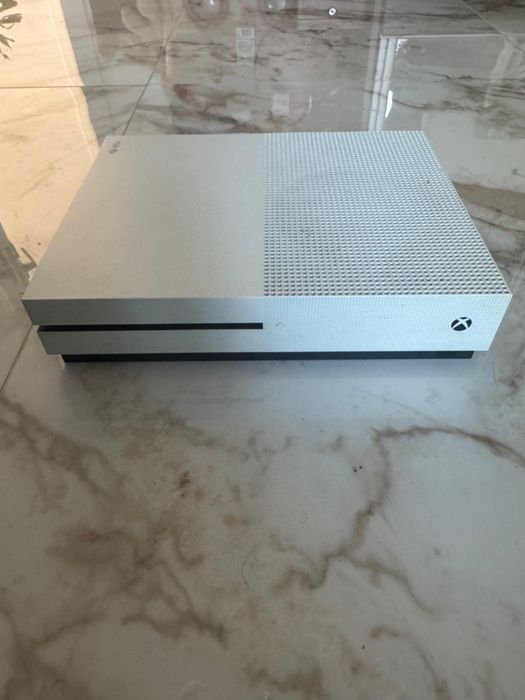 Vând Xbox One S , stare perfecta