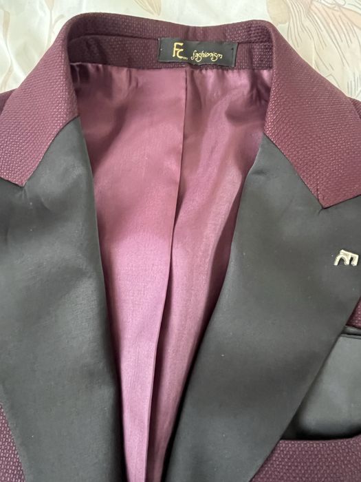 Абитуриентски костюм