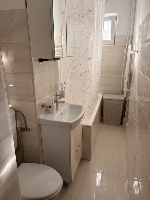 Inchiriez apartament cu doua camere, zona Ostroveni, langa maidan!!!