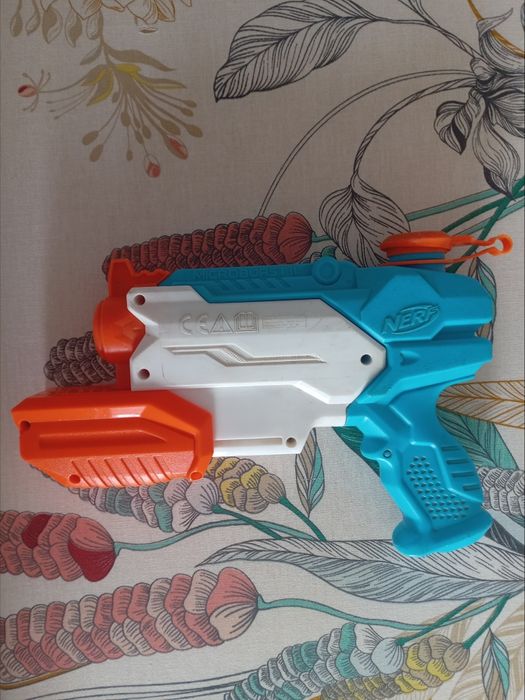 Продам водный бластер Nerf Super Soaker Microburst