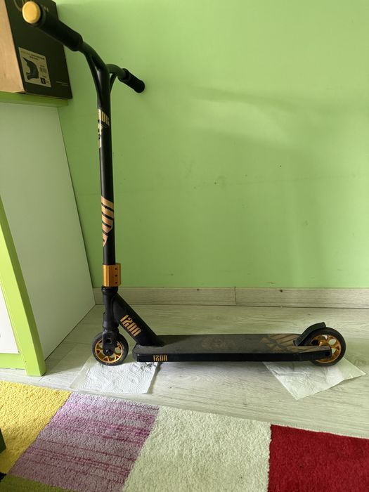 Trotineta freestyle + casca + genunchiere