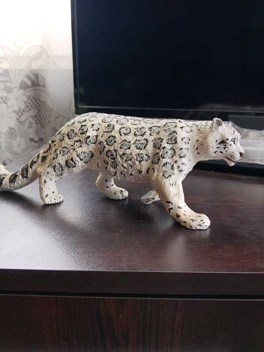 Фигура на снежен леопард