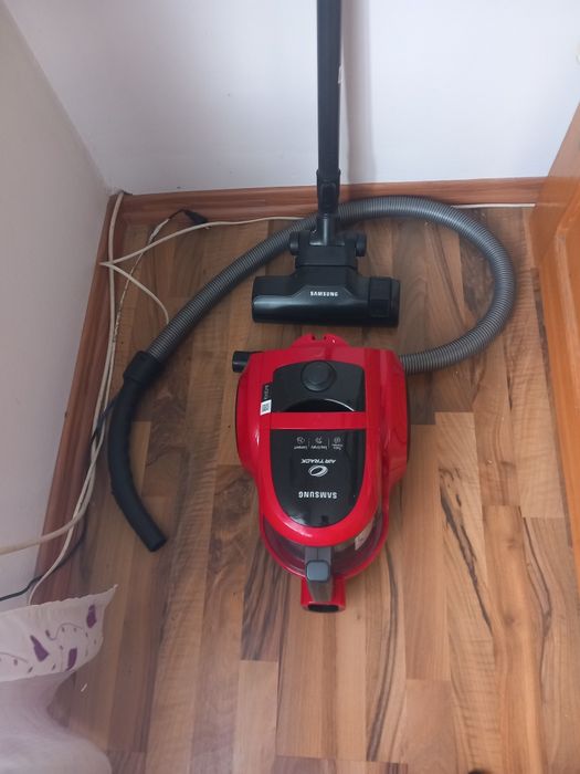 Vând aspirator  fără sac