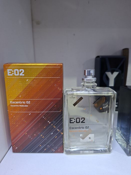 Оригинал eccentric molecule E02