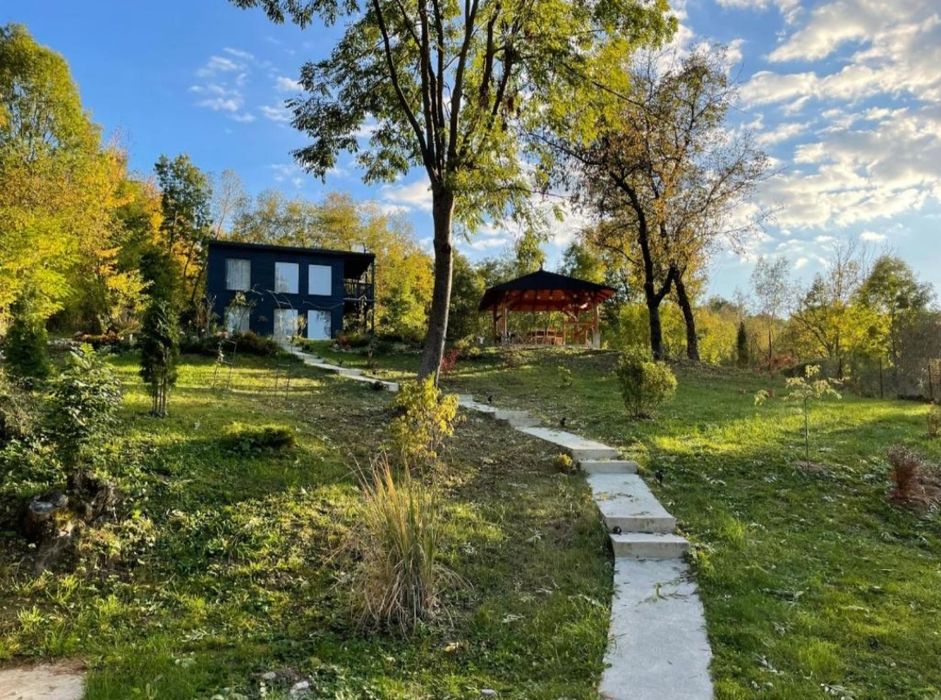 Casa cu doua apartamente