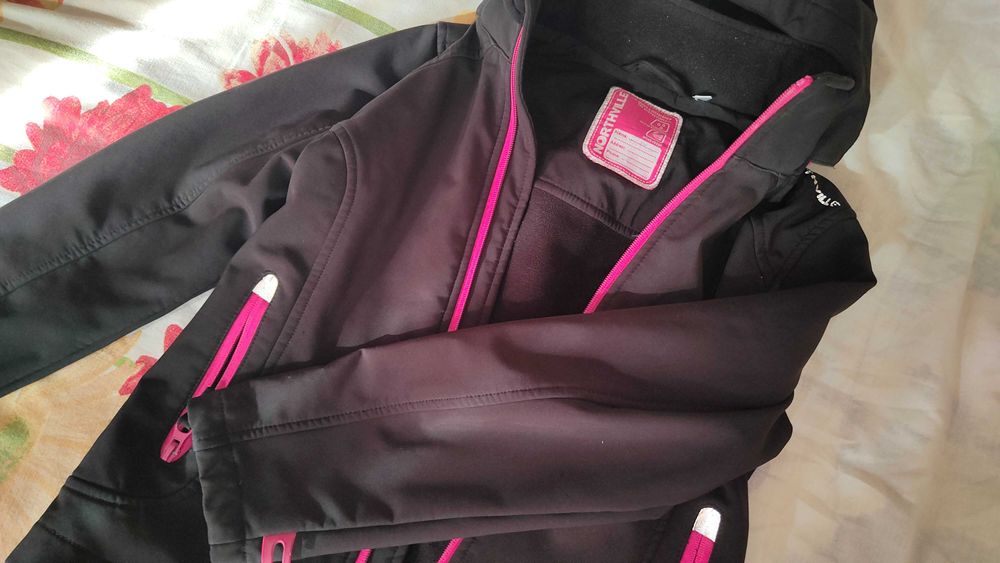 Яке софтшел р.140 черно за момиче.