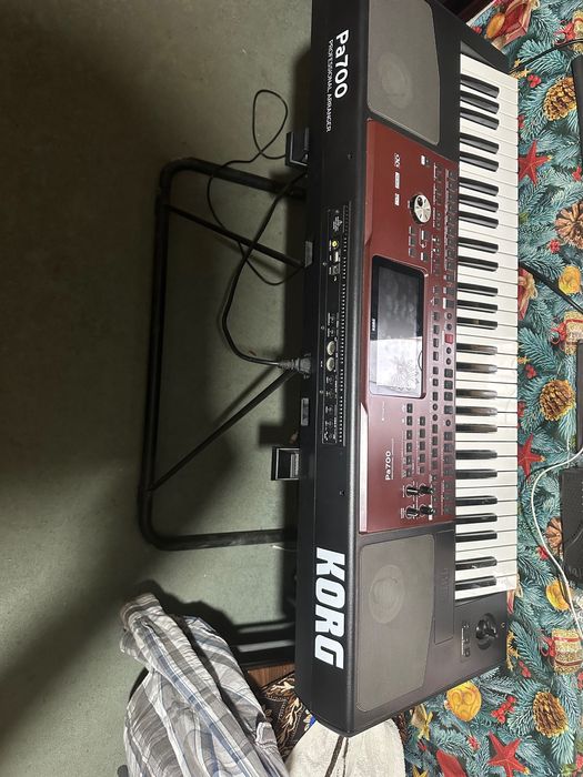 Orgă Korg pa 700