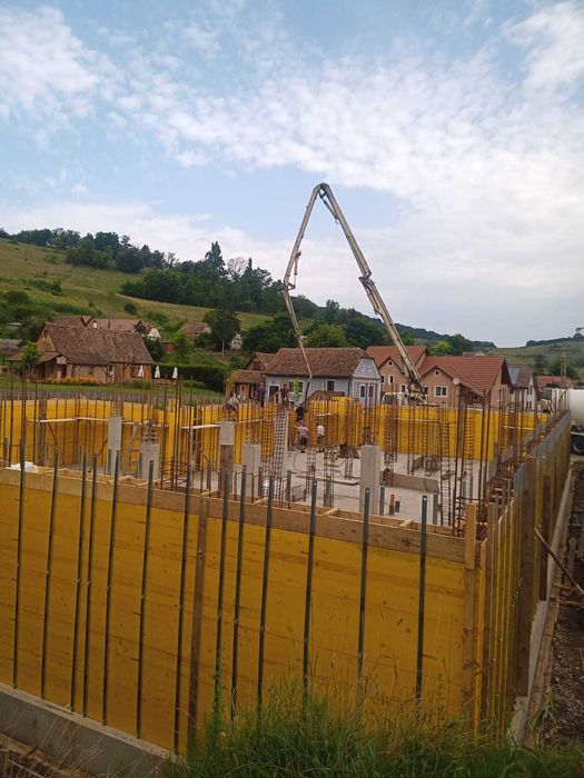 Inchiriieri sisteme de cofraje pentru gard, panouri tip doka