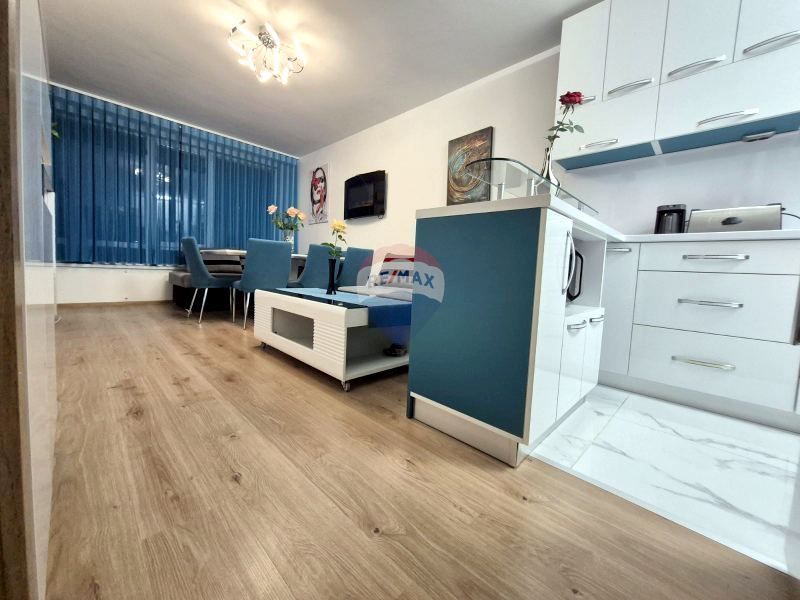 Продава се Двустаен апартамент в Варна, Възраждане 1 - 73 кв.м за 1172 €/кв.м - Снимка #3