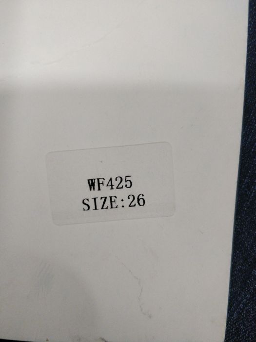 Дънки,в класическо,тъмно синьо.