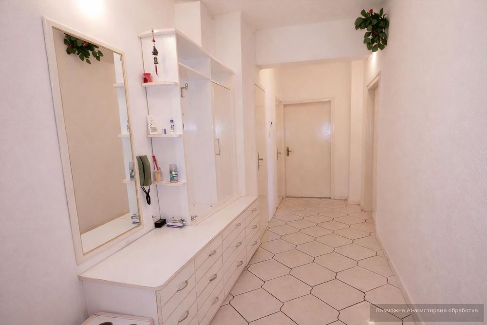 Тристаен апартамент, под наем, Център