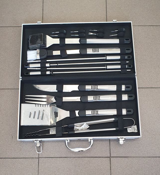 Комплект от 18 висококачествени прибора за барбекю от неръждаема стома