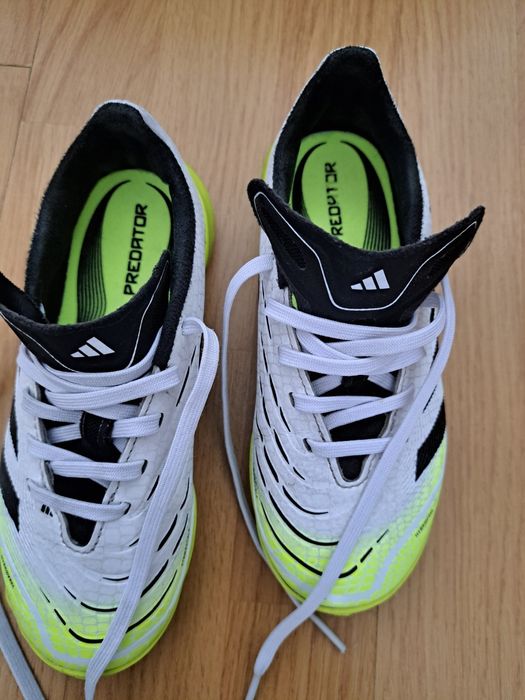 Ghete fotbal Adidas Predator