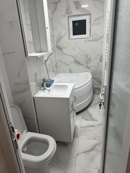 Proprietar,inchiriez garsoniera!