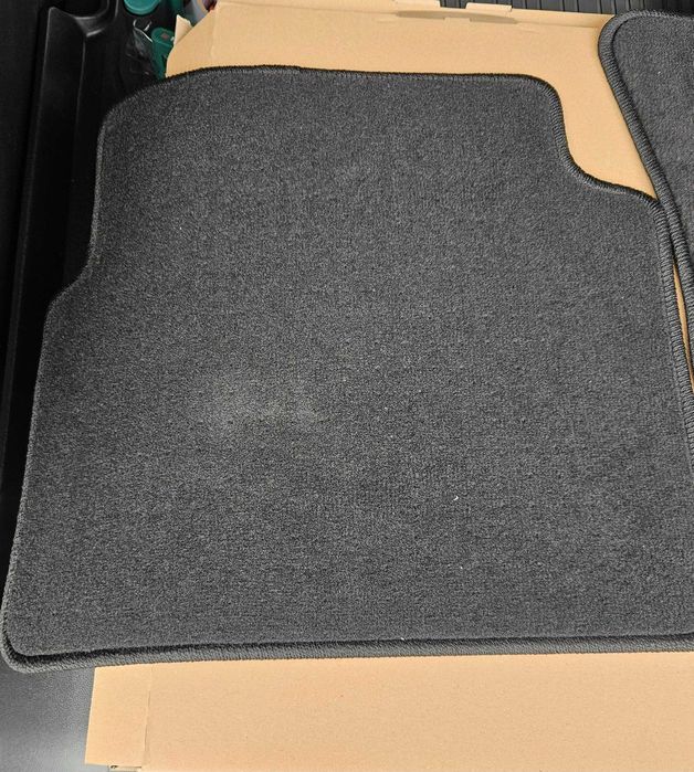 Vând preșuri textile originale Ford Kuga model 2025
