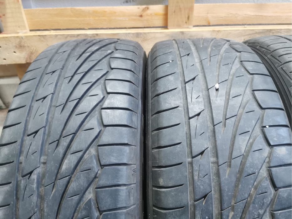 Anvelope de vara 215 55 17 .