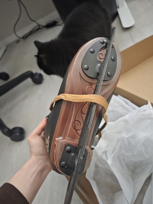 Кънки за лед чисто нови